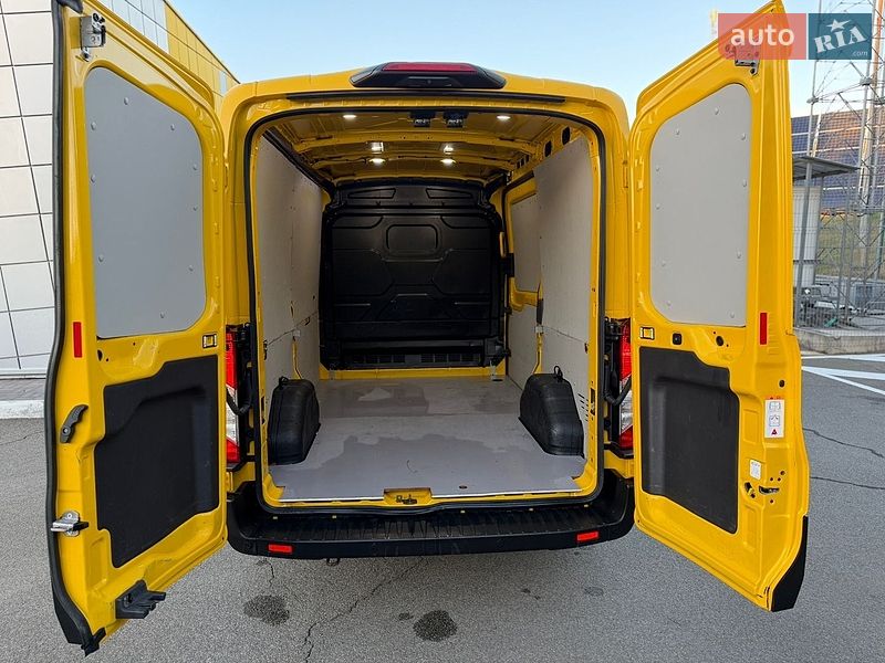 Грузовой фургон Ford Transit 2022 в Ирпене
