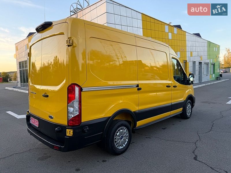 Вантажний фургон Ford Transit 2022 в Ірпені