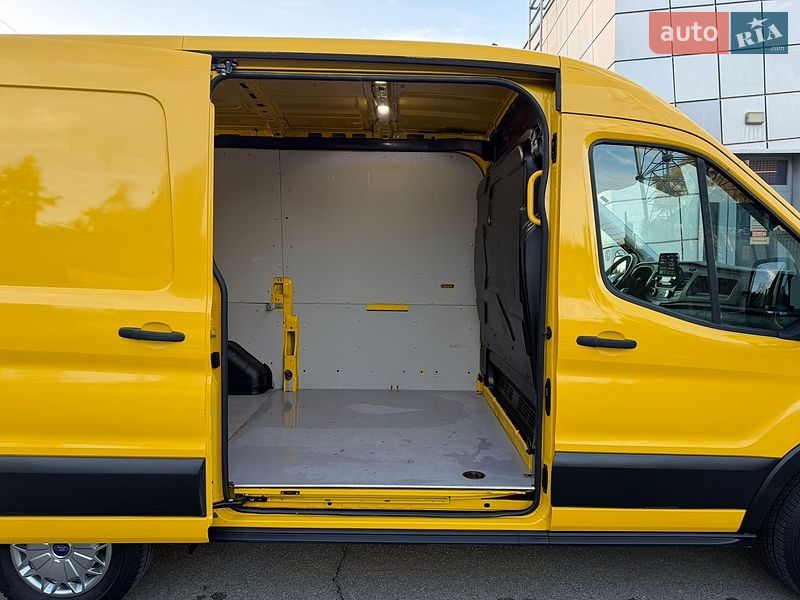 Грузовой фургон Ford Transit 2022 в Ирпене