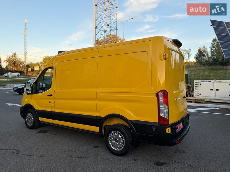 Грузовой фургон Ford Transit 2022 в Ирпене