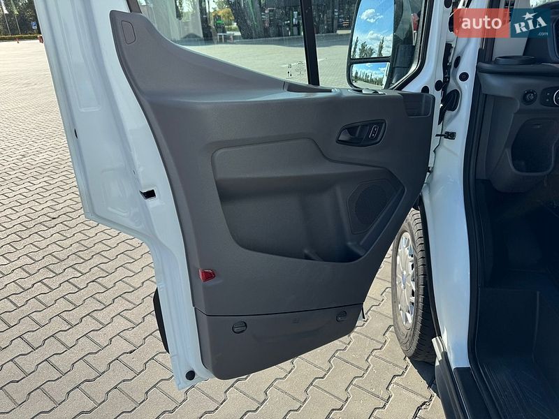 Вантажний фургон Ford Transit 2022 в Бучі