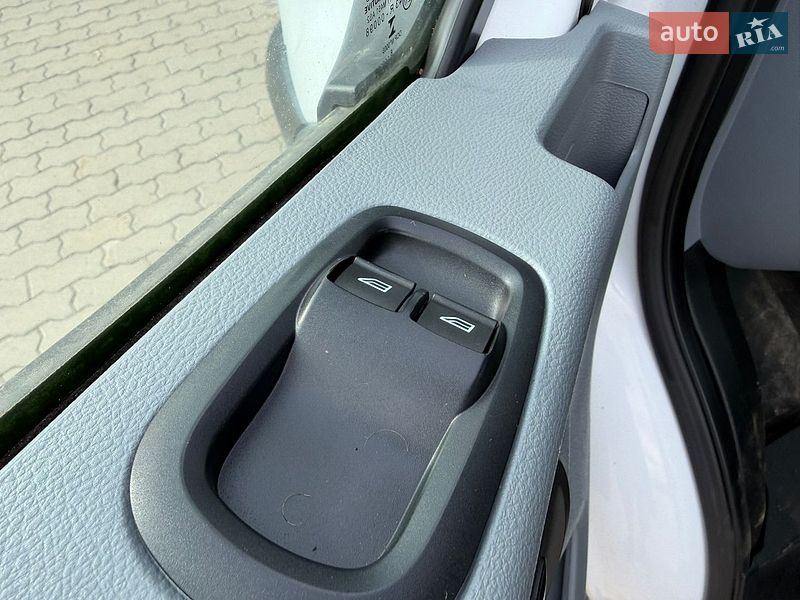 Вантажний фургон Ford Transit 2018 в Нововолинську