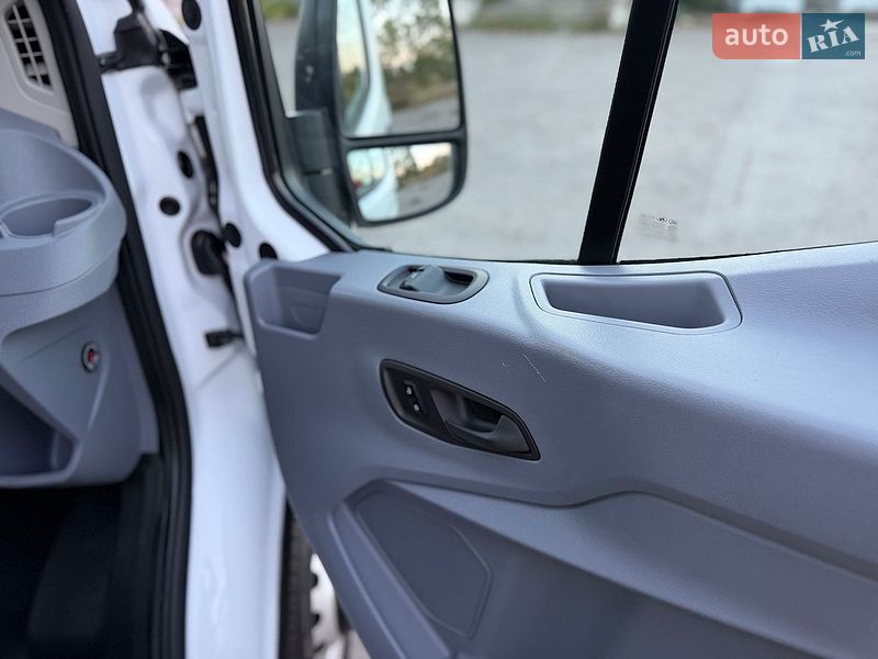 Грузовой фургон Ford Transit 2016 в Дубно