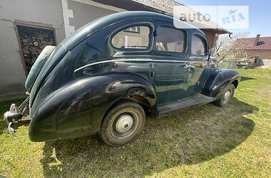 Седан Ford V8 1938 в Черновцах