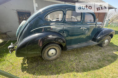 Седан Ford V8 1938 в Чернівцях