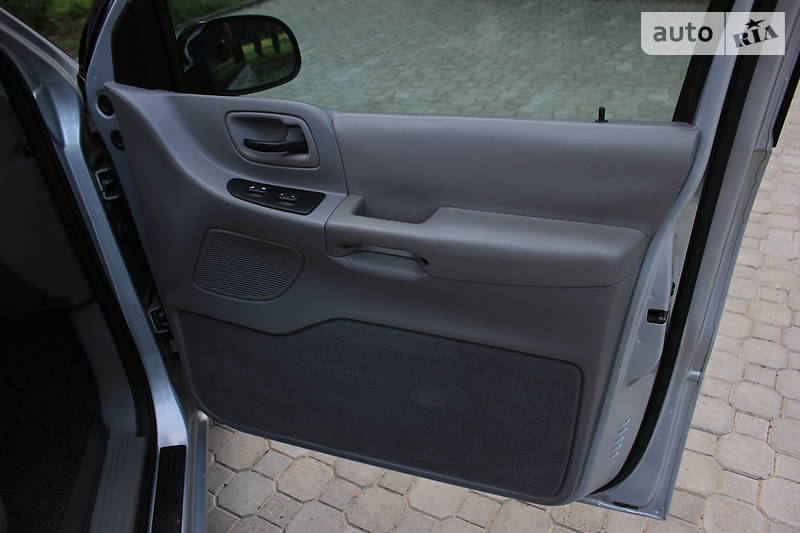 Мінівен Ford Windstar 2003 в Луцьку