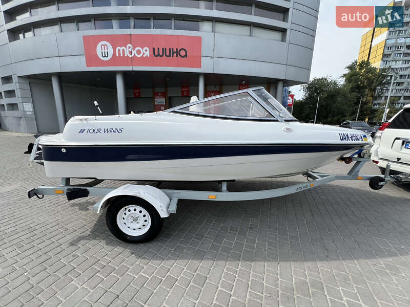 Катер Four Winns Freedom 2003 в Днепре