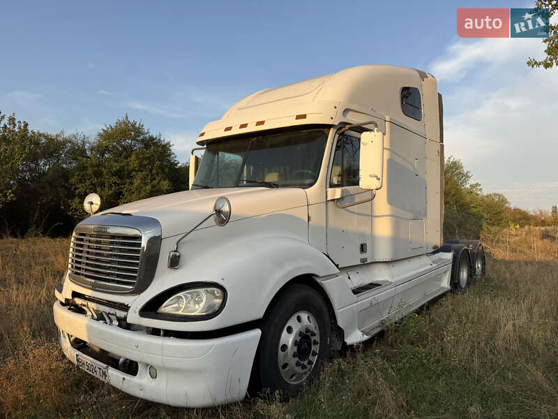 Контейнеровоз Freightliner Columbia 2003 в Арбузинке