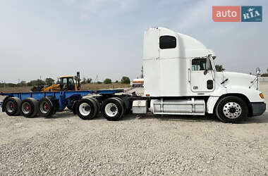 Тягач Freightliner FLD 2001 в 