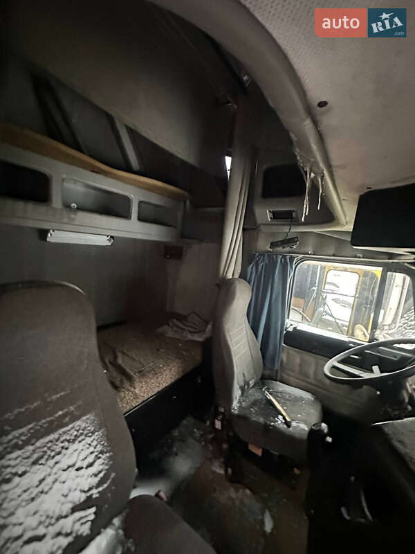 Тягач Freightliner FLD 2002 в Киеве