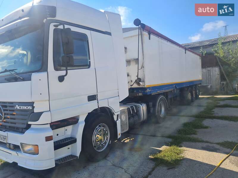 Зерновоз - полуприцеп Fruehauf 01Y 2006 в Одессе