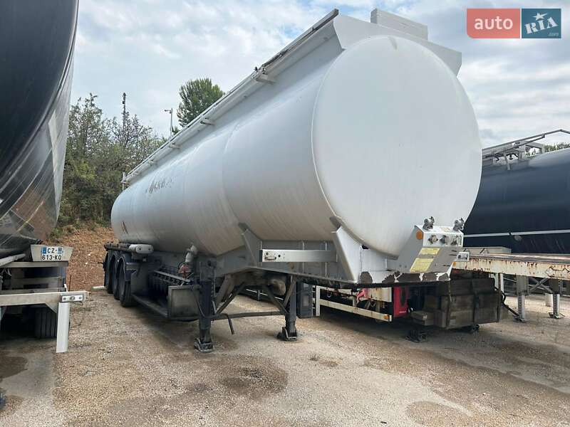Цистерна полуприцеп Fruehauf 01Y 1997 в 