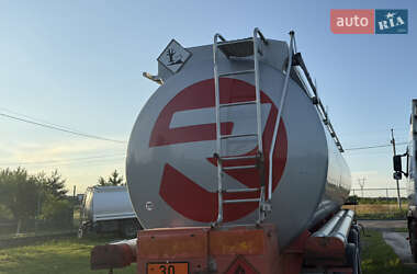 Цистерна Fruehauf Benalu 1996 в Луцке