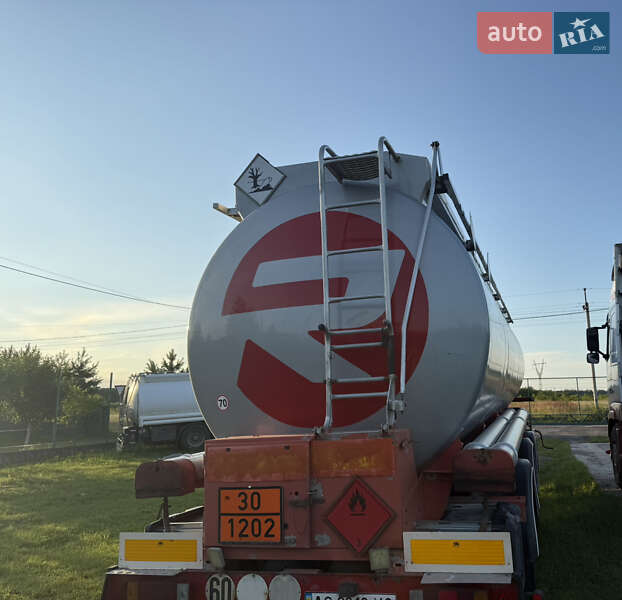 Цистерна Fruehauf Benalu 1996 в Луцке