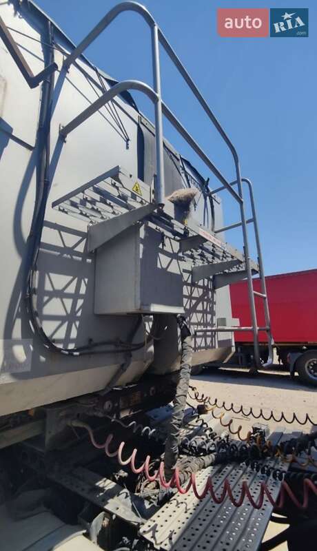 Зерновоз - полуприцеп Fruehauf D.3 2012 в Одессе