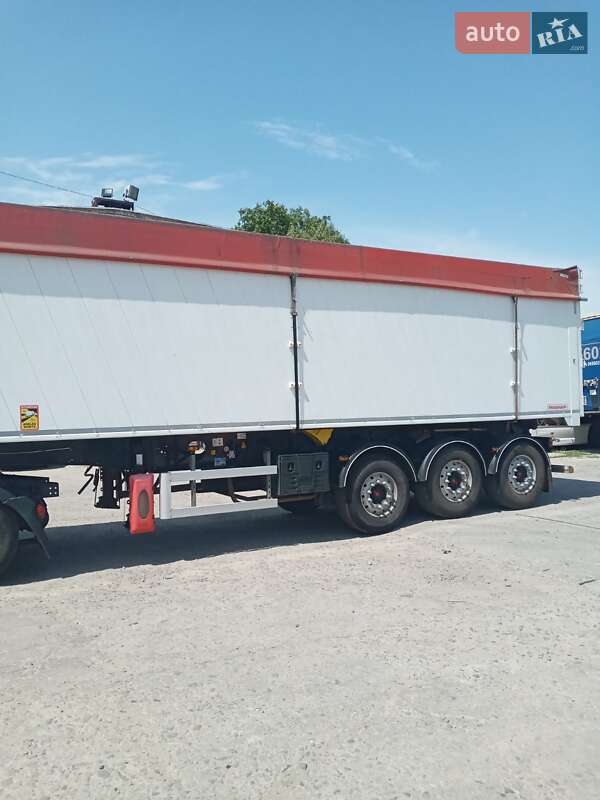 Зерновоз - полуприцеп Fruehauf F 2017 в Днепре
