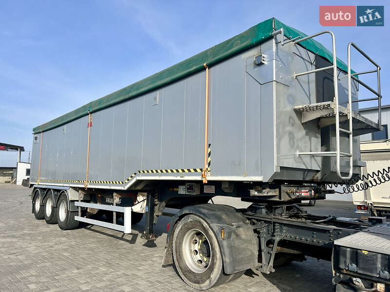 Зерновоз - напівпричіп Fruehauf SAF 2013 в Рівному