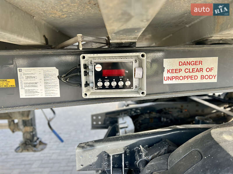 Зерновоз - напівпричіп Fruehauf SAF 2013 в Рівному