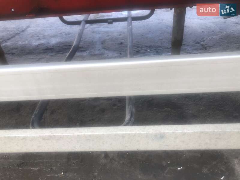 Бортовий напівпричіп Fruehauf T34 1999 в Львові