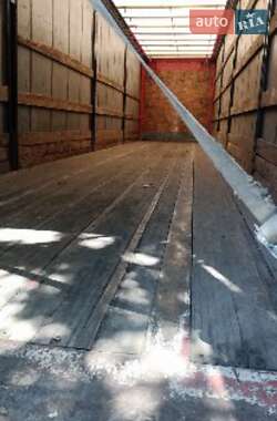 Тентованный борт (штора) - полуприцеп Fruehauf T34 2005 в 