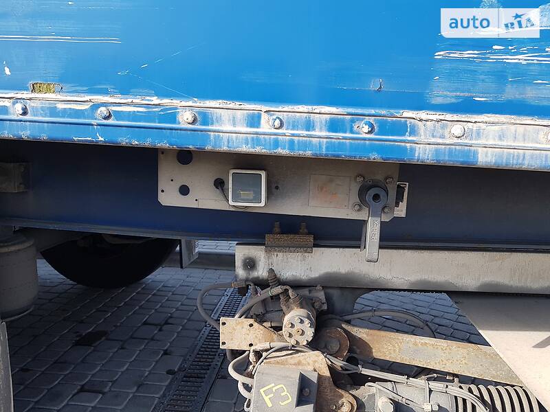 Изотермическая будка Fruehauf T34T1RP 2007 в Радехове