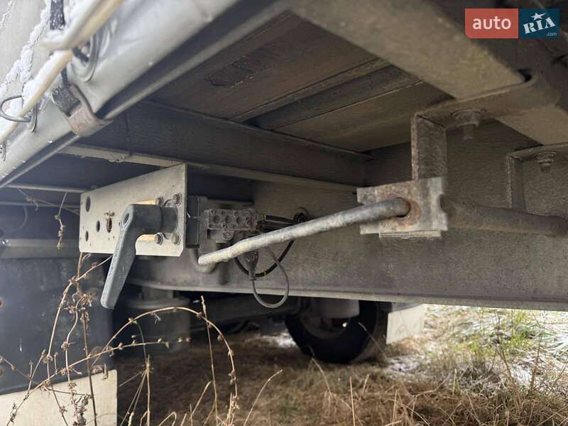Тентований борт (штора) - напівпричіп Fruehauf TX 34 2009 в Володимирі