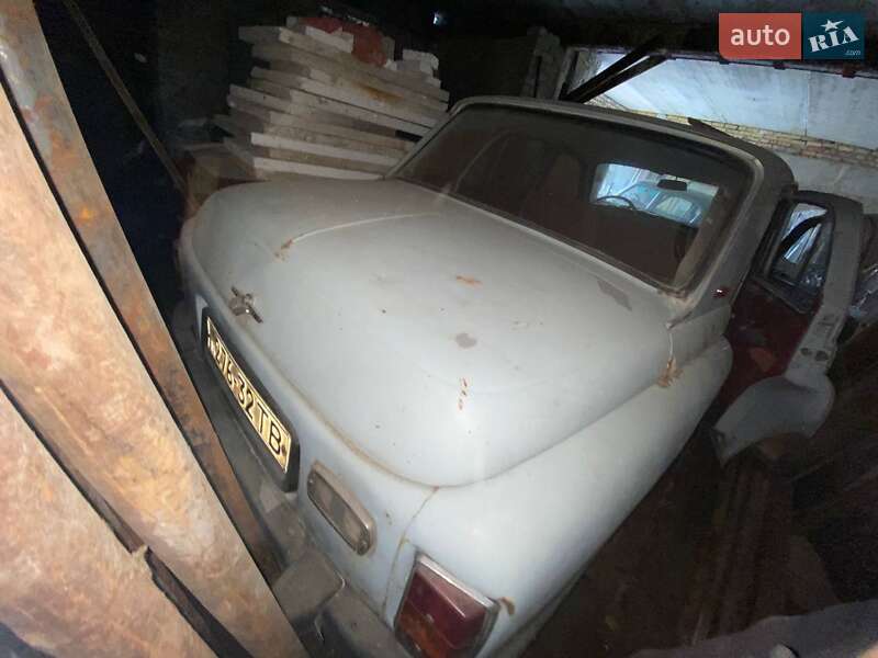 Седан FSO Warszawa 1971 в Львові