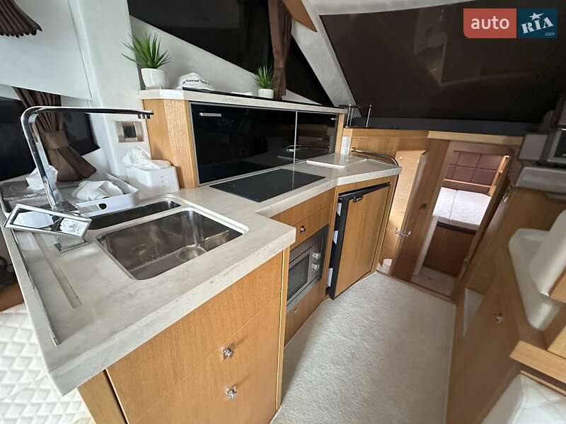 Моторная яхта Galeon 380 2018 в Киеве фото 7 Моторная яхта Galeon 380 2018 в Киеве