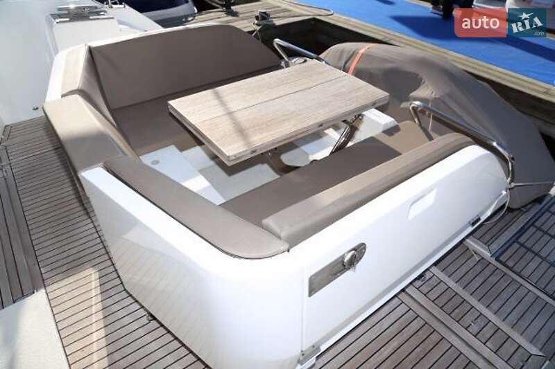Моторная яхта Galeon 430 2012 в Киеве
