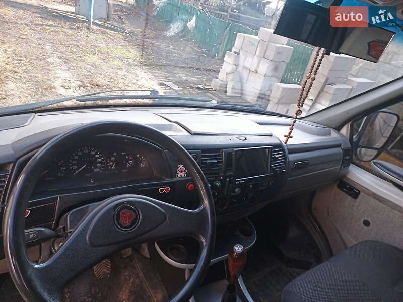 Мінівен ГАЗ 2217 Баргузин 2003 в 