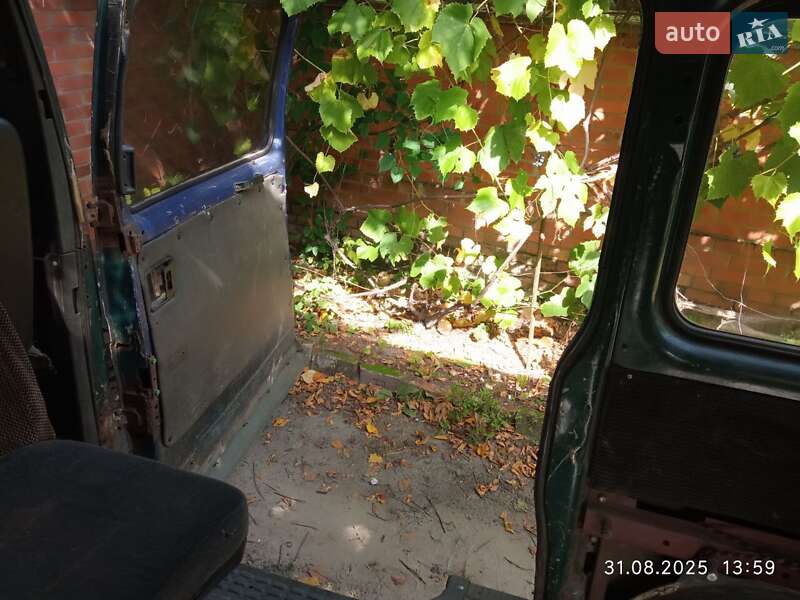 Минивэн ГАЗ 2217 Баргузин 2002 в Ахтырке фото 6 Минивэн ГАЗ 2217 Баргузин 2002 в Ахтырке