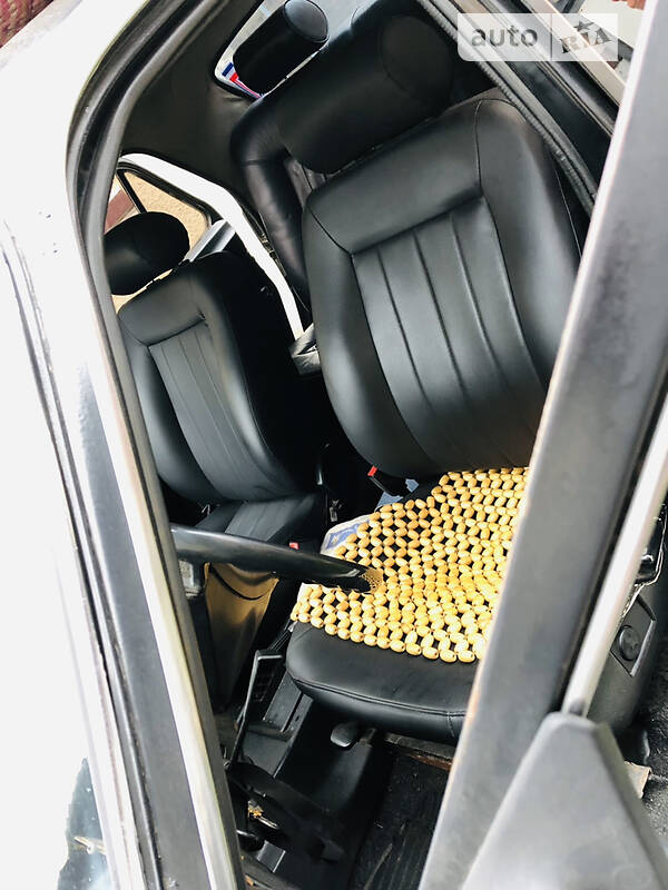 Седан ГАЗ 24-10 Волга 1986 в Черновцах