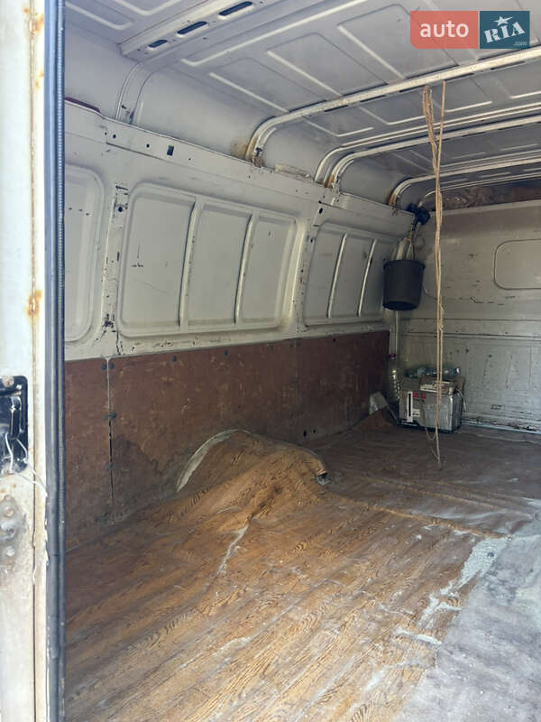 Грузовой фургон ГАЗ 2705 Газель 2002 в Воловце