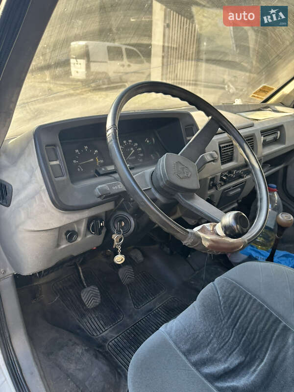 Грузовой фургон ГАЗ 2705 Газель 2002 в Воловце