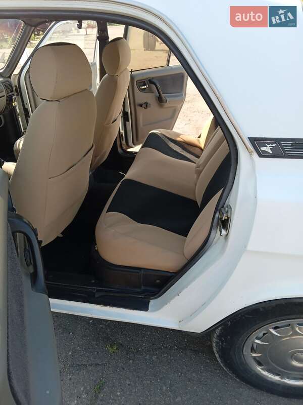 Седан ГАЗ 3110 Волга 2001 в Новій Одесі