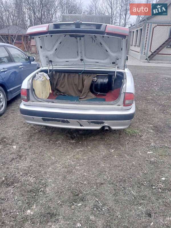 Седан ГАЗ 3110 Волга 2000 в Лисянці