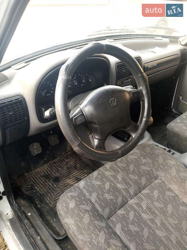 Седан ГАЗ 3110 Волга 2000 в Лисянці