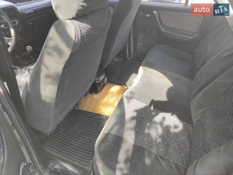 Седан ГАЗ 3110 Волга 2004 в Лебедине