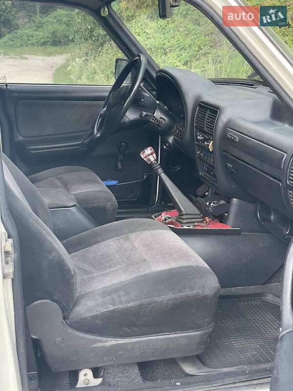 Седан ГАЗ 3110 Волга 1999 в Києві