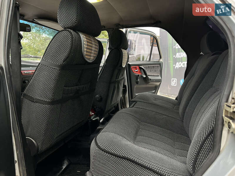 Седан ГАЗ 3110 Волга 2002 в Харкові