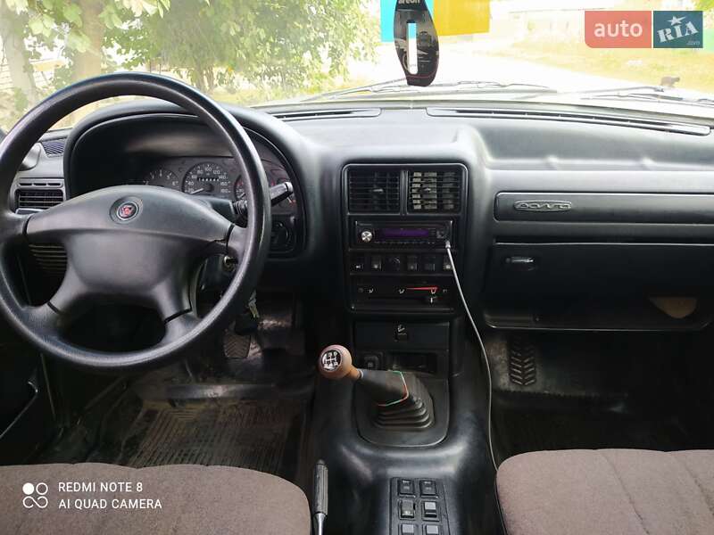 Седан ГАЗ 31105 Волга 2004 в Помічній