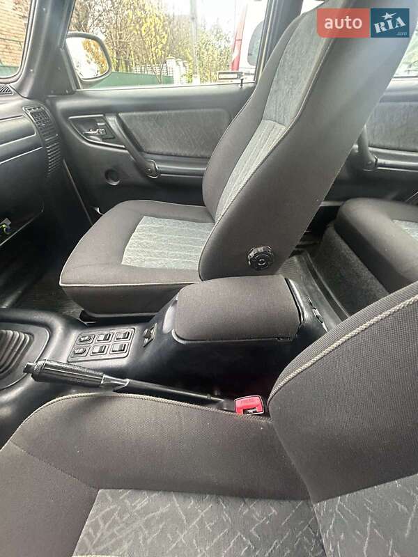 Седан ГАЗ 31105 Волга 2004 в Новомосковську