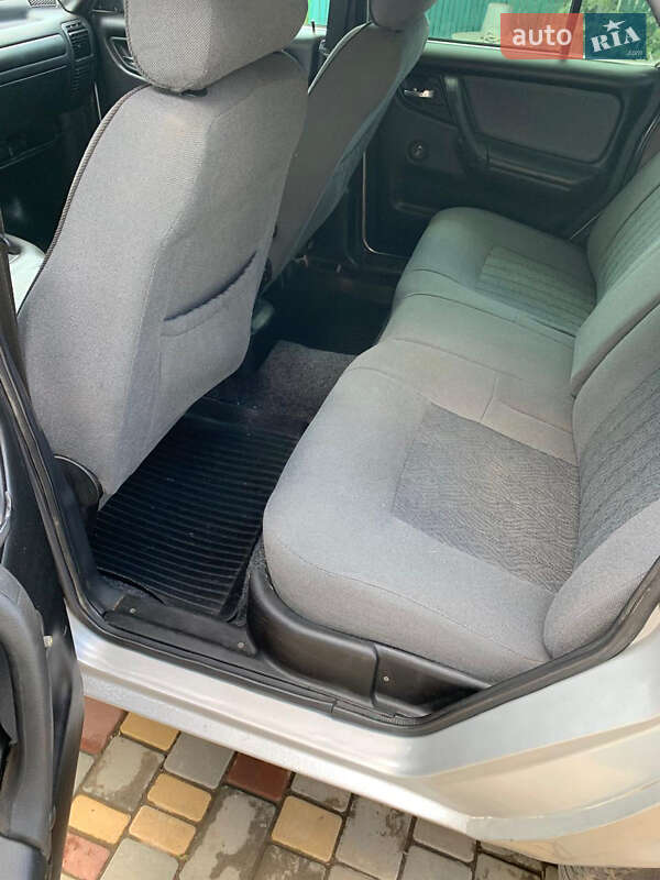 Седан ГАЗ 31105 Волга 2005 в Першотравневом