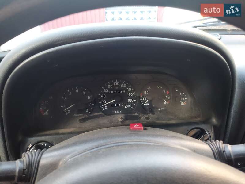 Седан ГАЗ 31105 Волга 2004 в Чернівцях