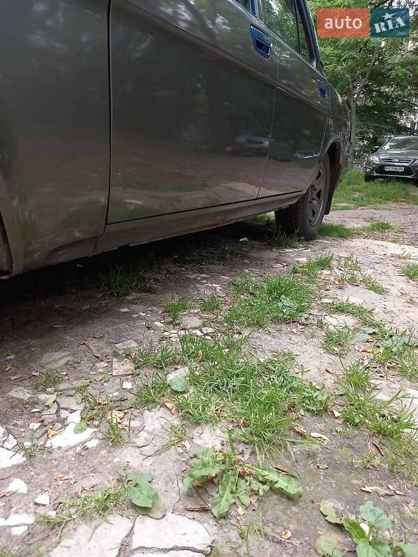 Седан ГАЗ 31105 Волга 2006 в Києві