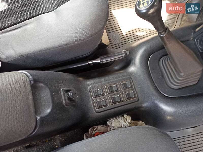 Седан ГАЗ 31105 Волга 2004 в Киеве фото 8 Седан ГАЗ 31105 Волга 2004 в Киеве
