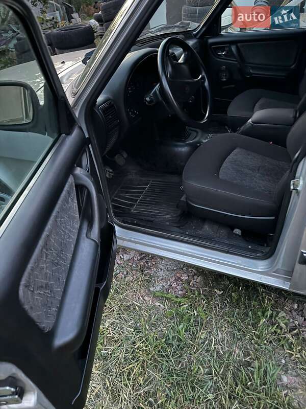 Седан ГАЗ 31105 Волга 2005 в Киеве фото 6 Седан ГАЗ 31105 Волга 2005 в Киеве