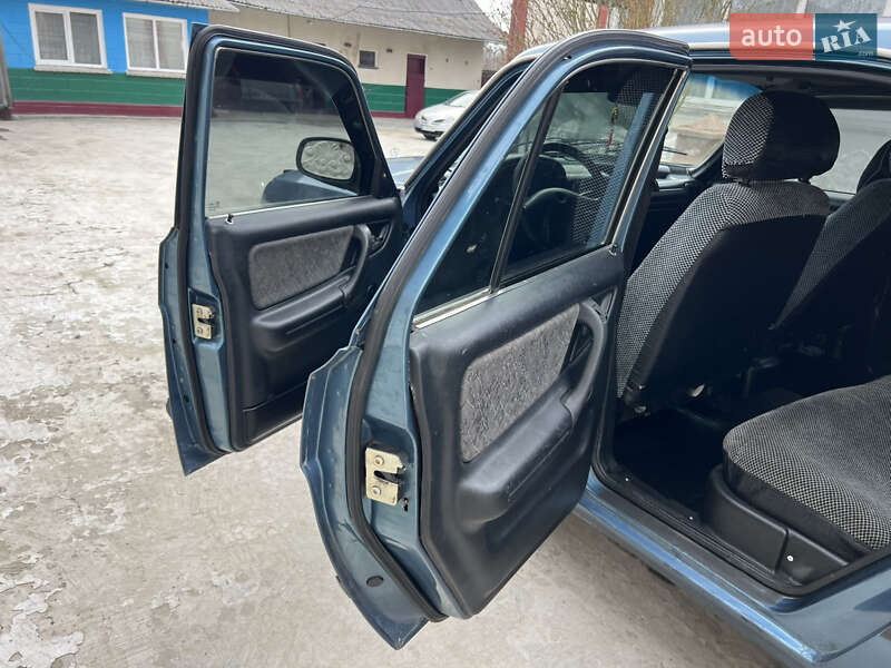 Седан ГАЗ 31105 Волга 2005 в Гусятине