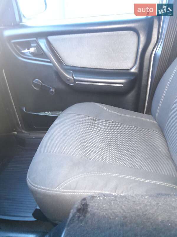 Седан ГАЗ 31105 Волга 2004 в Новому Бузі