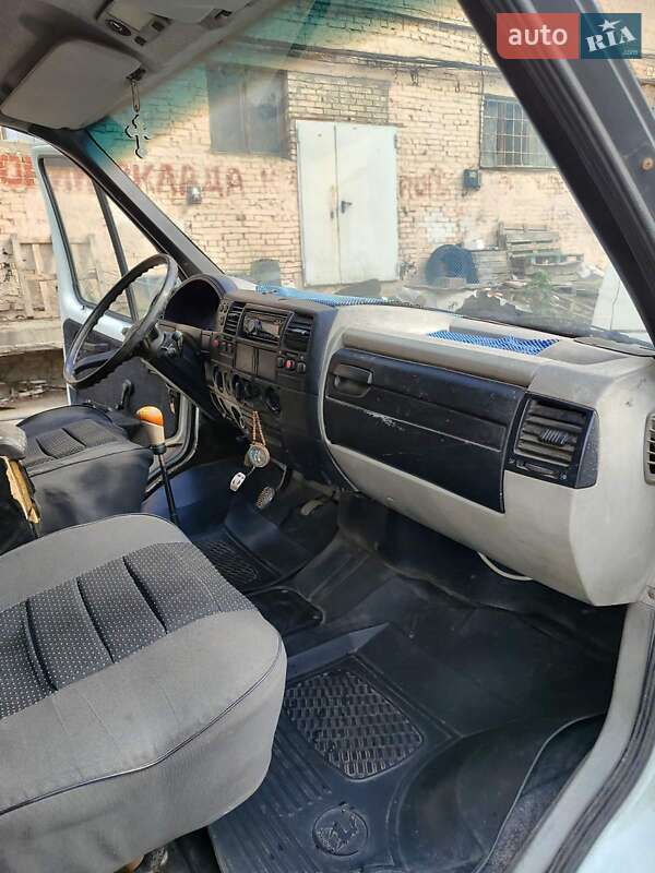 Вантажопасажирський фургон ГАЗ 3302 Газель 2004 в Києві фото 11 Вантажопасажирський фургон ГАЗ 3302 Газель 2004 в Києві